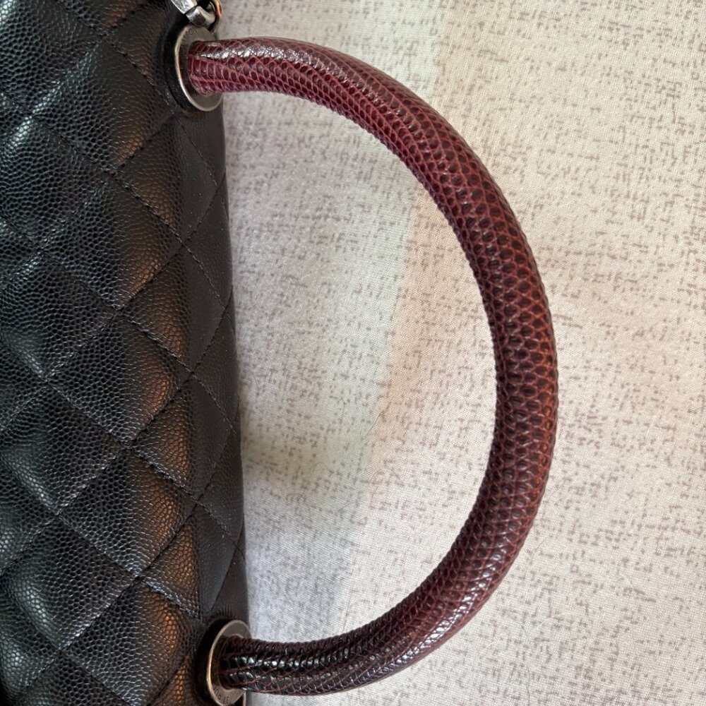 Quilted Leather Chanel Bag with Purple Python Handle and Shoulder Chain - Picture 3 of 8